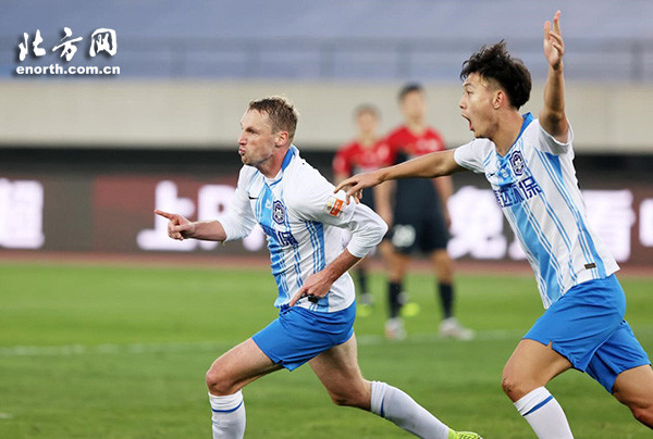 22, 特鲁瓦保级成功球迷狂欢庆祝整夜  