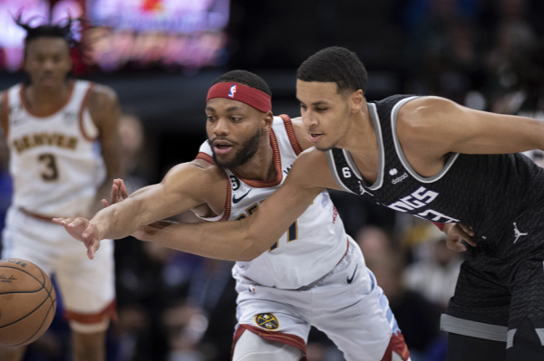  约基奇20+20掘金稳居西部榜首  